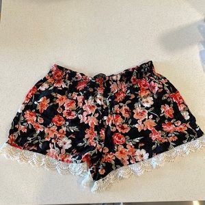 Forever 21 - boho floral shorts cotton lace trim - US 1X - Black - Coral